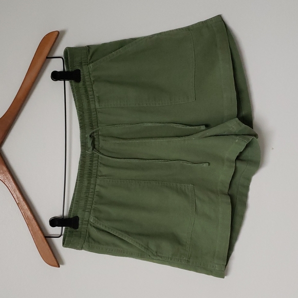 J. Crew Pants - J Crew olive green linen shorts